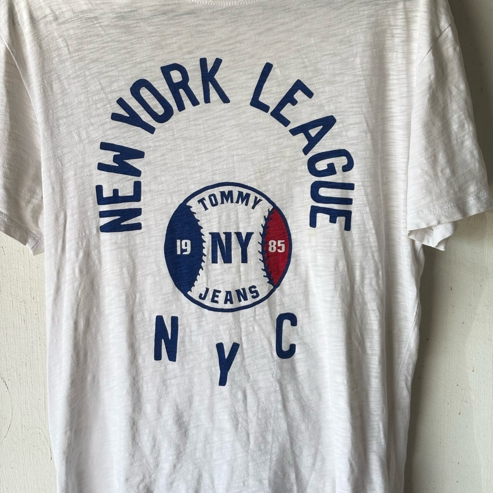 Tommy Hilfiger White Tee with Logo Patch NewYork League rare find Y2K#sporty#USA